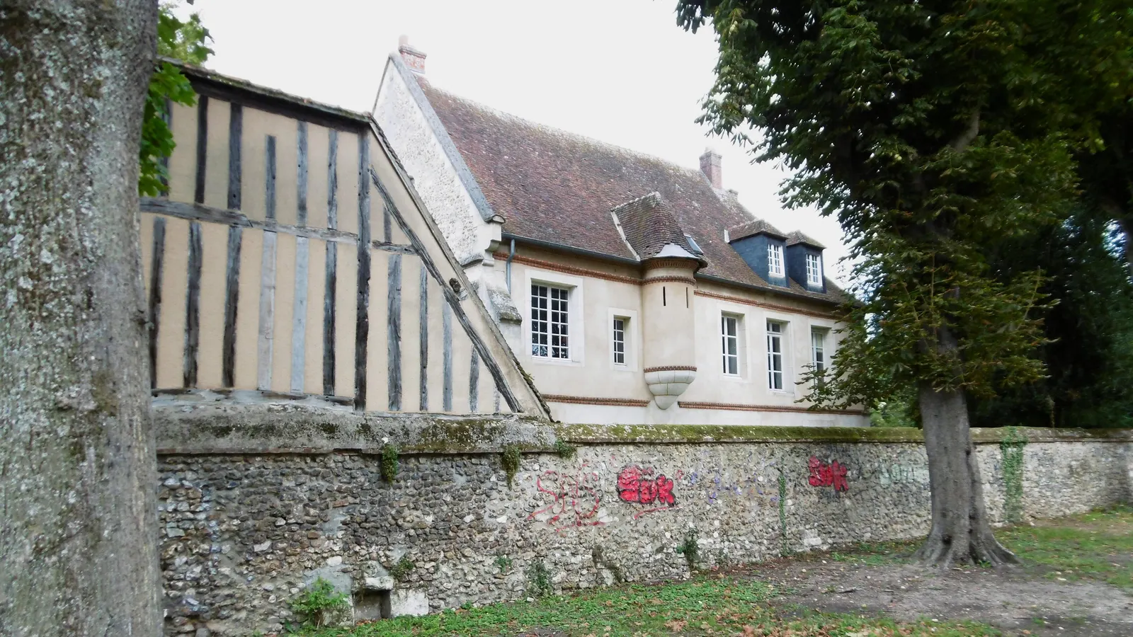 Immeuble ancien de la rue Charles-Corbeau, à Évreux